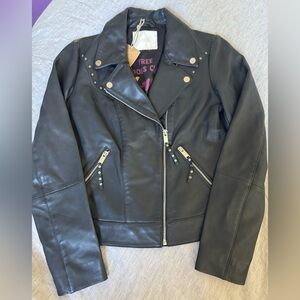 Elegant Black Leather Jacket with Stud Accents